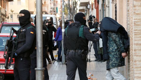 Задержание подозреваемых, обвиняемых в вербовке террористов, в испанском городе Бадалона. 7 февраля 2017