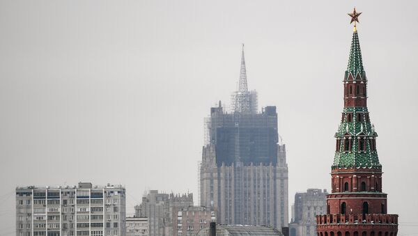 Реконструкция шпиля на здании Министерства иностранных дел РФ Москвы. Архивное фото