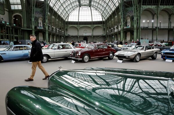 Выставка старинных автомобилей аукционного дома Bonhams, Париж