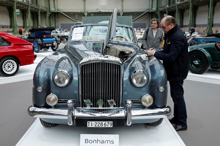 Bentley S1 Continental Drophead Coupe на выставке старинных автомобилей аукционного дома Bonhams