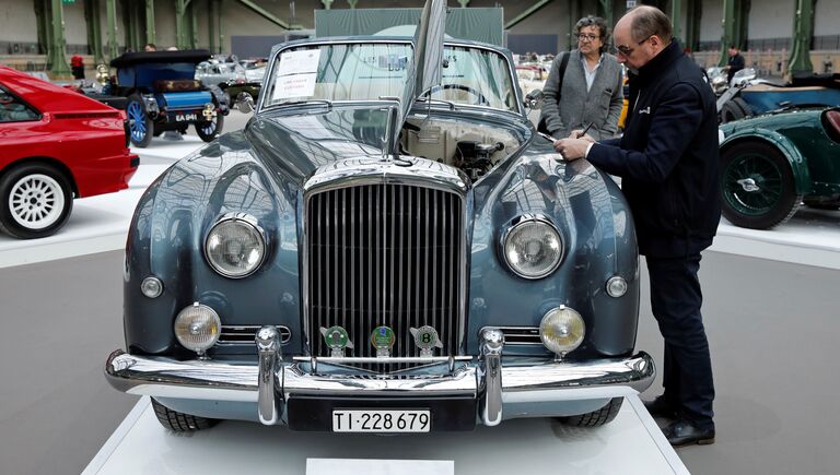 Bentley S1 Continental Drophead Coupe на выставке старинных автомобилей аукционного дома Bonhams