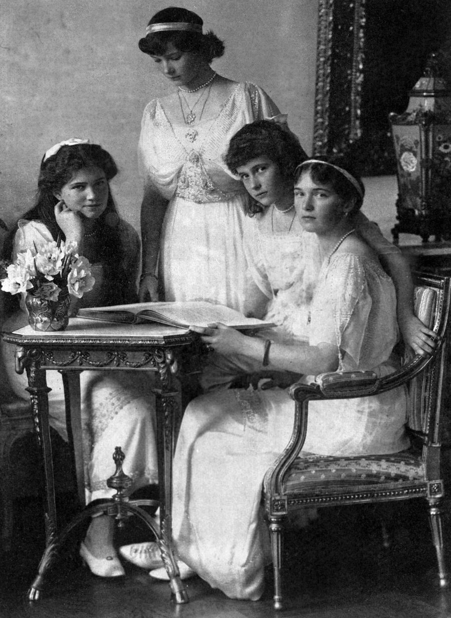 Великие княжны, дочери Императора Николая II, Мария, Татьяна, Анастасия и Ольга