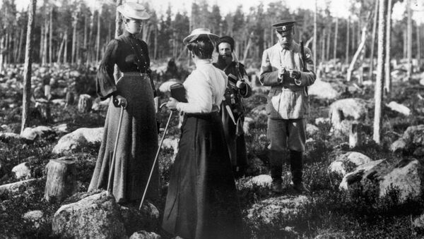 Российский император Николай II с семьей на охоте в финских шхерах. 1912 год