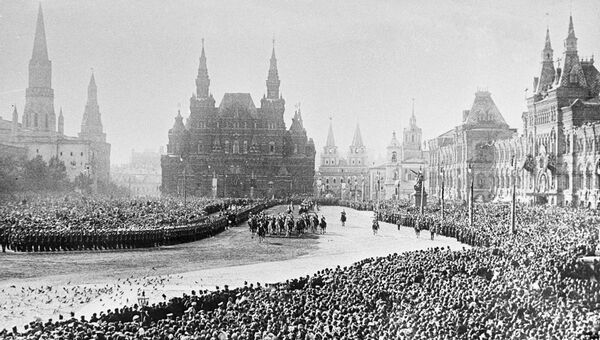 Церемония приветствия Российского Императора Николая II на Красной площади во время празднования 300-летия Дома Романовых