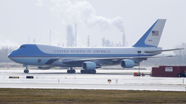 Самолет Boeing-747 президента США Дональда Трампа (Air Force One)
