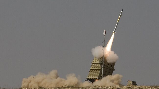 Пуск ракеты израильской системы ПРО Железный купол 
