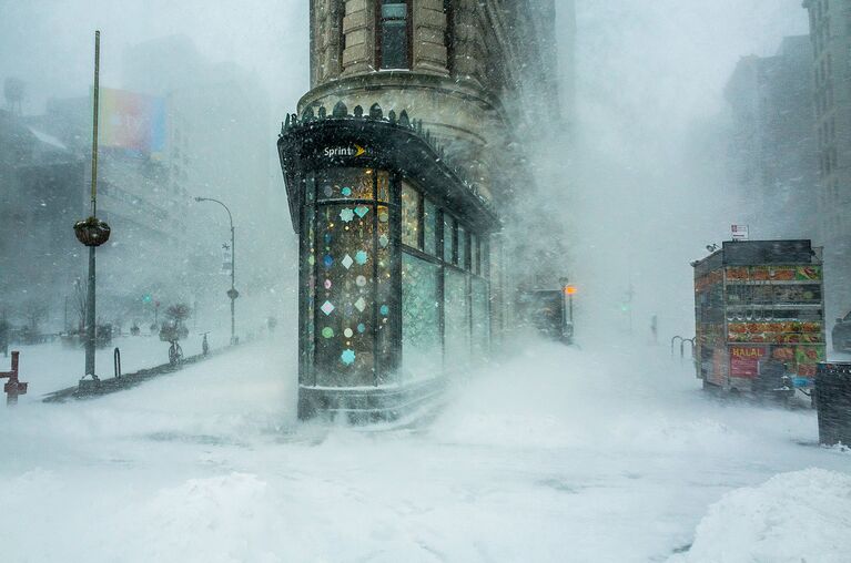 Работа фотографа Michele Palazzo Flatiron building in a snowstorm для конкурса 2016 Art of Building Photographer of the Year