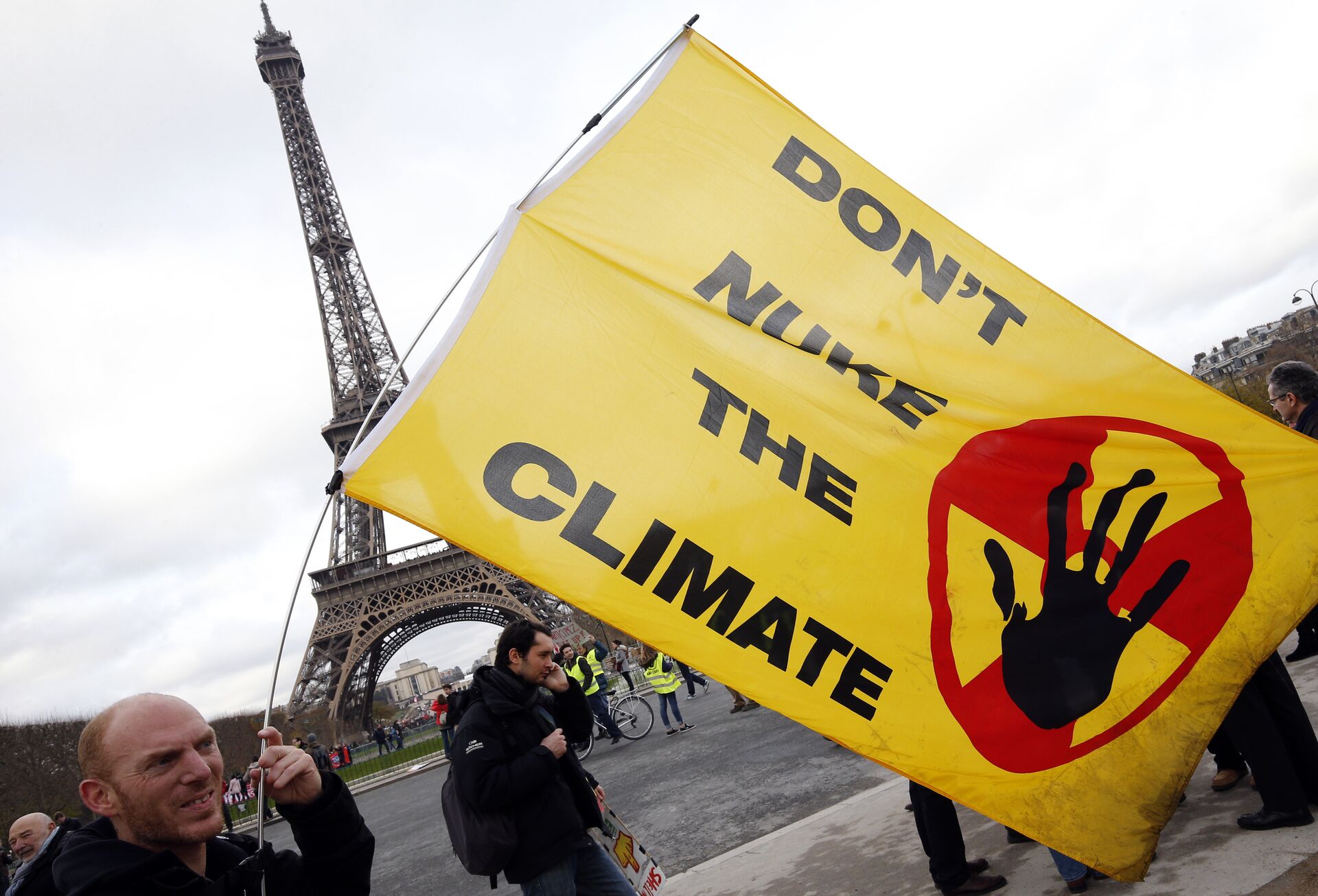Демонстрация в Париже во время Конференции по климату - РИА Новости, 1920, 19.01.2021