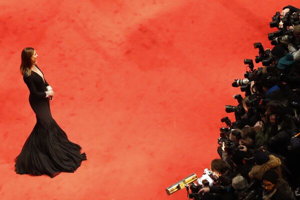 Французская актриса и принцесса Венецианская и Пьемонтская Клотильд Мари Паскаль на открытии кинофестиваля Берлинале - 2017
