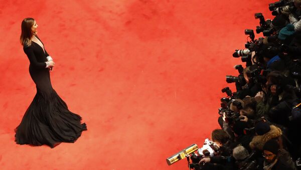 Французская актриса и принцесса Венецианская и Пьемонтская Клотильд Мари Паскаль на открытии кинофестиваля Берлинале - 2017