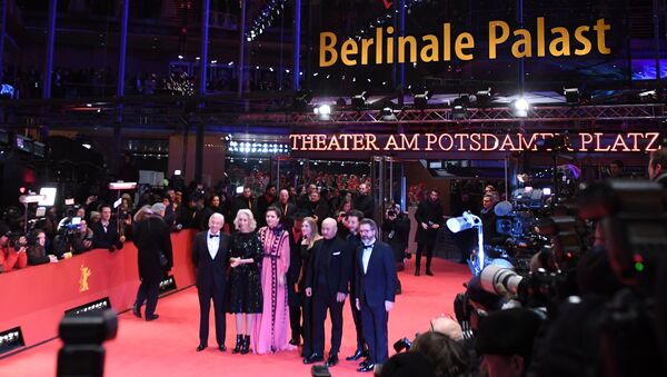 Члены жюри на красной дорожке церемонии открытия 67-го Берлинского международного кинофестиваля Берлинале - 2017. 9 февраля 2017
