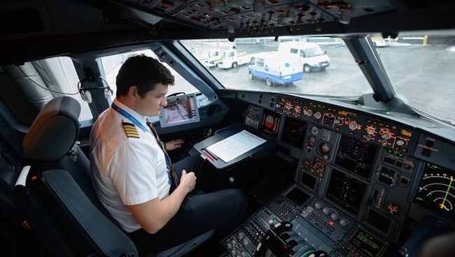 В кабине самолета А-321 авиакомпании Аэрофлот. Архивное фото