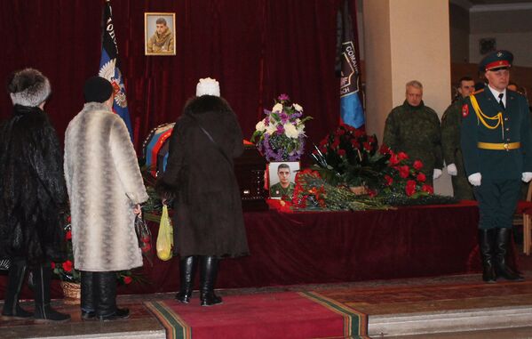 Прощание с командиром батальона ополчения ДНР Сомали Михаилом Толстых (позывной Гиви) в Донецке. 10 февраля 2017