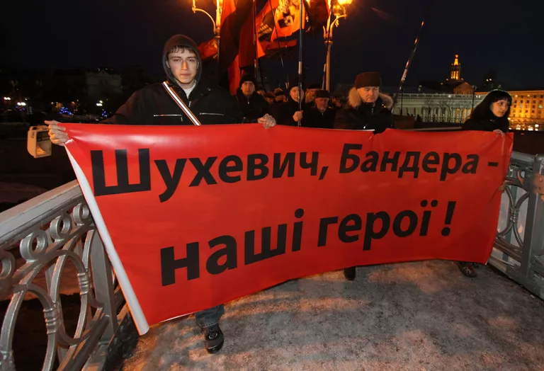 Факельное шествие состоялось в Киеве в память командующего УПА Романа Шухевича Факельное шествие состоялось в Киеве в память командующего УПА Романа Шухевича