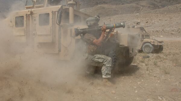 Американский военный во время столкновения с талибами в Афганистане
