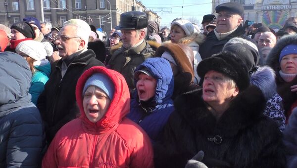 Жители ДНР скандировали &quot;Спасибо&quot; на церемонии прощания с Гиви в Донецке