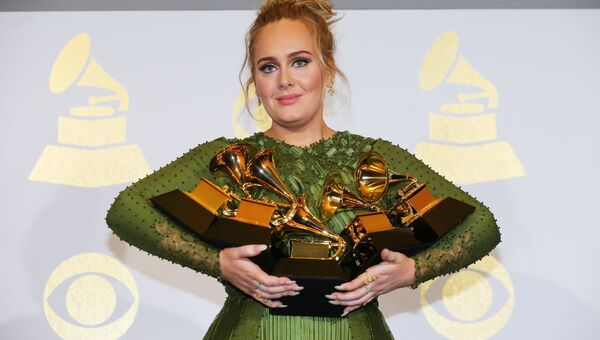 Певица Адель на 59-й ежегодной премии Грэмми в Лос-Анджелесе, 12 февраля 2017