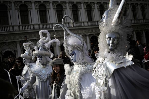 Участники Венецианского карнавала