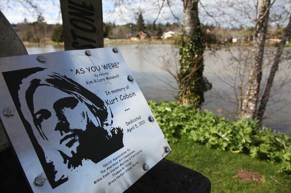 Табличка в парке Курта Кобейна в Абердине, штат Вашингтон
