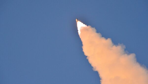 Испытания баллистической ракеты Пуккыксон-2 (Полярная звезда-2) среднего радиуса действия в Северной Корее