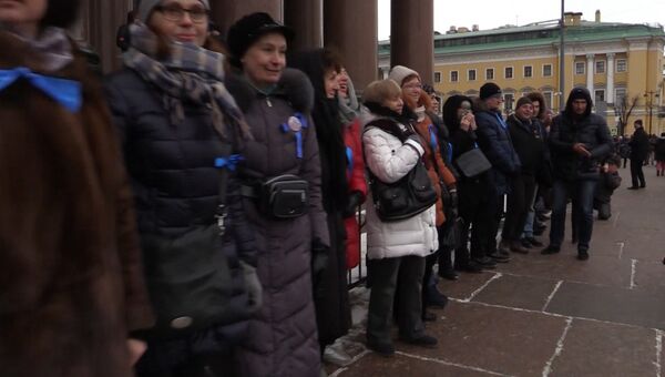 Живое кольцо вокруг Исаакия – петербуржцы протестуют против передачи собора РПЦ
