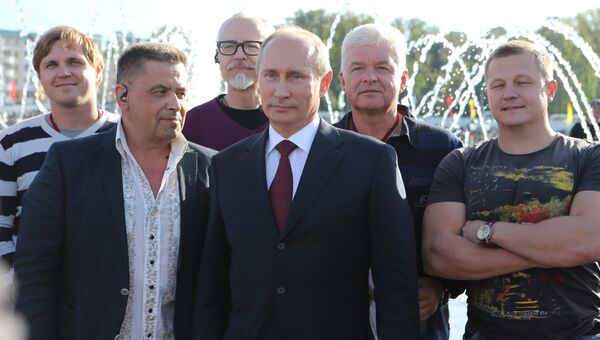 Президент России Владимир Путин и солист группы Любэ Николай Расторгуев на шествии Все мы – Россия в Саранске