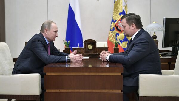 Президент РФ Владимир Путин и генеральный директор Агентства стратегических инициатив Андрей Никитин во время встречи. 13 февраля 2017