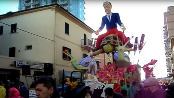 Фигура на празднике в тосканском городе Фоллоника