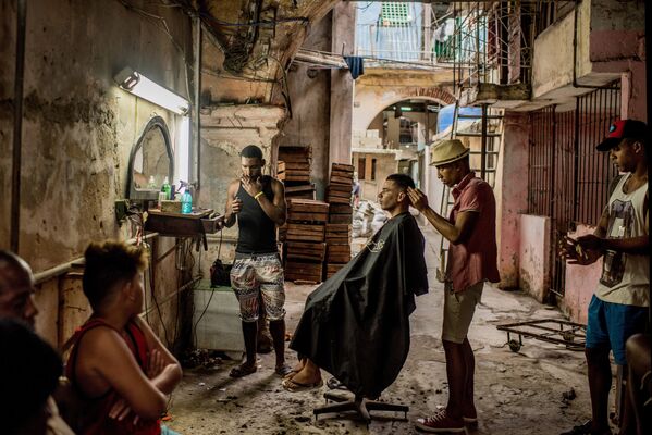 Cuba on the Edge of Change фотографа Tomas Munita занявшего первое место в категории Повседневная жизнь в фотоконкурсе World Press Photo