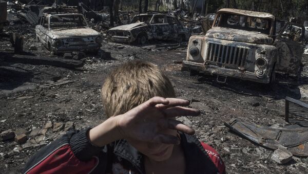 Последствия обстрела поселка Лозовое в Донецкой области. Архивное фото