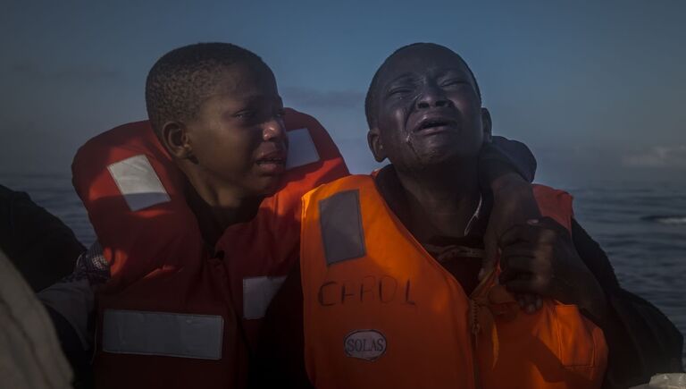 Left Alone фотография Santi Palacios занявшая второе место в категории События в фотоконкурсе World Press Photo