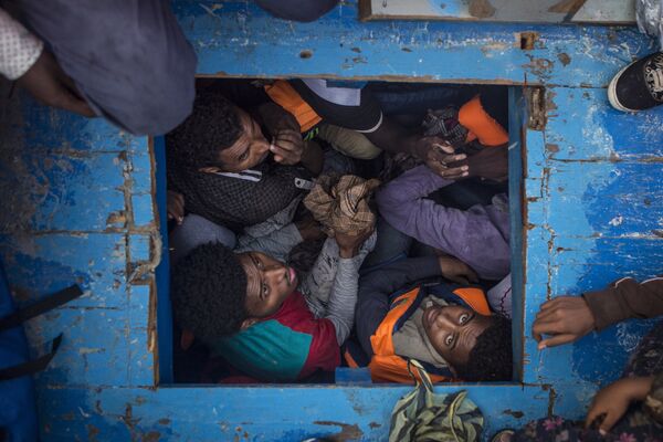 Mediterranean Migration  фотографа Mathieu Willcocks занявшего третье место в категории Горячие новости в фотоконкурсе World Press Photo