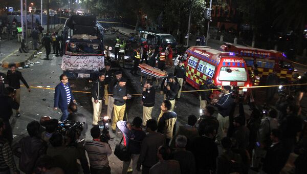 Место взрыва в пакистанском городе Лахор. 13 февраля 2017