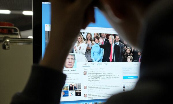 Страница президента США Дональда Трампа в Twitter Страница президента США Дональда Трампа в Twitter