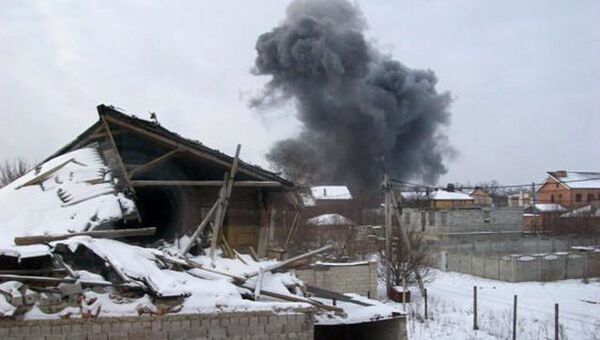 Дым в районе ремонтного цеха Донецкого казенного завода химических изделий
