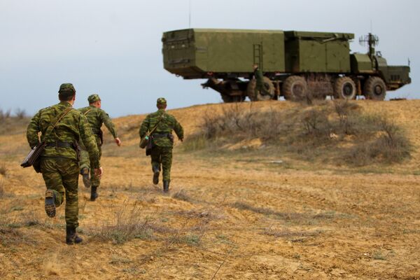 Зенитно-ракетная система С-300 на полигоне Ашулук в Астраханской области, где проходят учения войск ПВО Зенитно-ракетная система С-300 на полигоне Ашулук в Астраханской области, где проходят учения войск ПВО