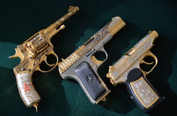 Подарочные и наградные образцы оружия для министерства обороны РФ Златоустовской оружейной фабрики