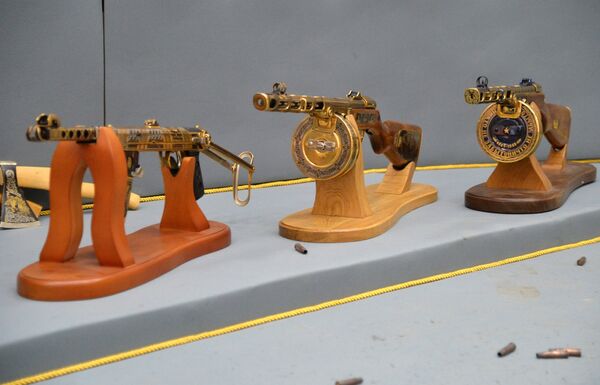 Образцы подарочного и наградного оружия для министерства обороны РФ Златоустовской оружейной фабрики