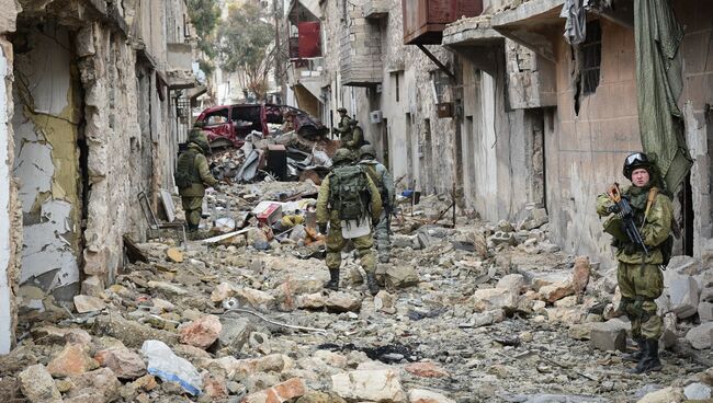 Военные инженеры сводного отряда Международного противоминного центра Вооруженных сил РФ продолжают работу по разминированию восточных районов сирийского города Алеппо. Архивное фото