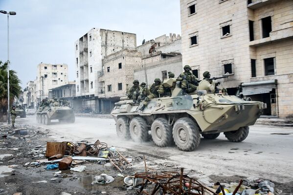 Военные инженеры сводного отряда Международного противоминного центра Вооруженных сил РФ продолжают работу по разминированию восточных районов сирийского города Алеппо