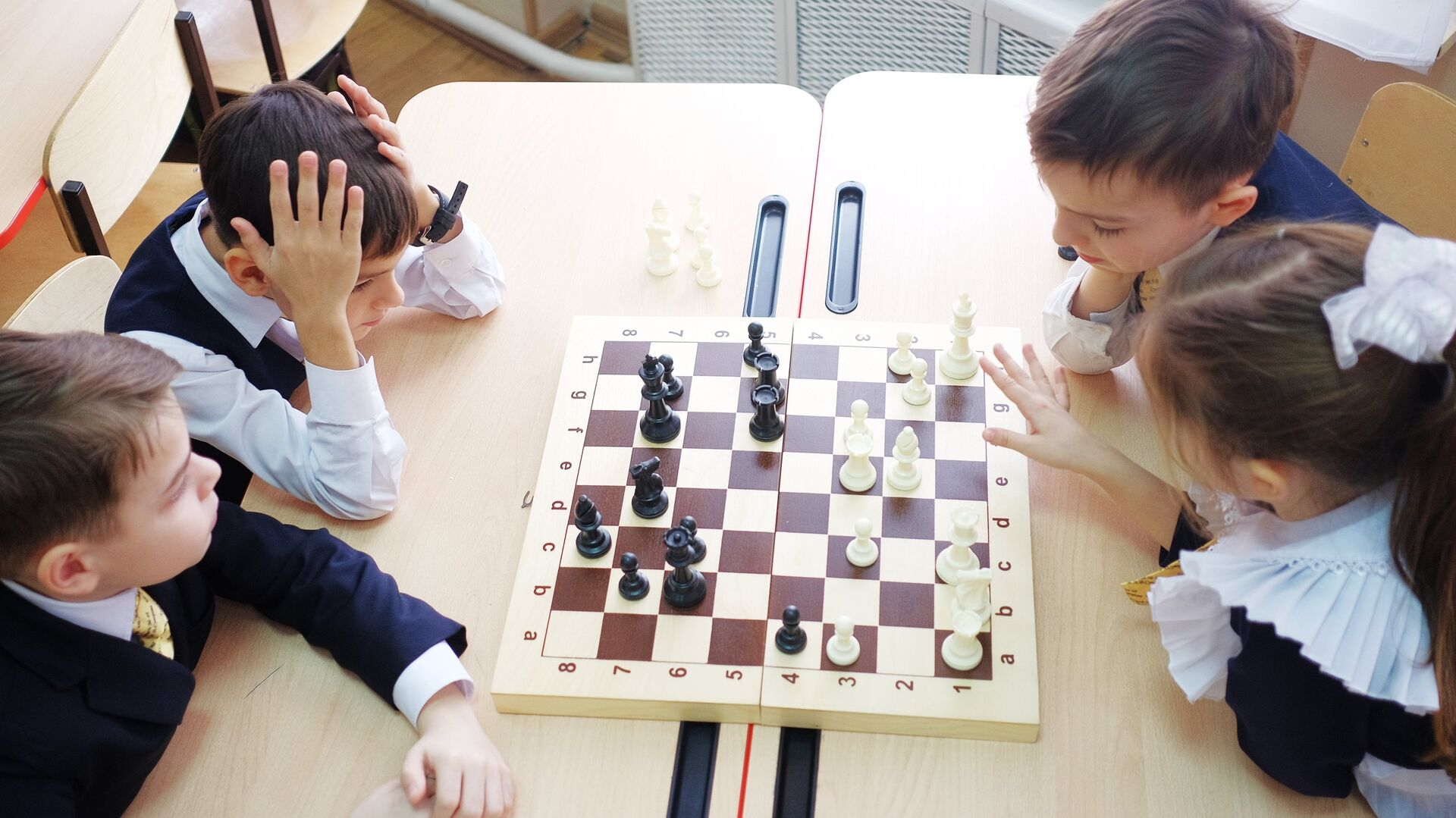 Дети играют в шахматы - РИА Новости, 1920, 27.03.2023