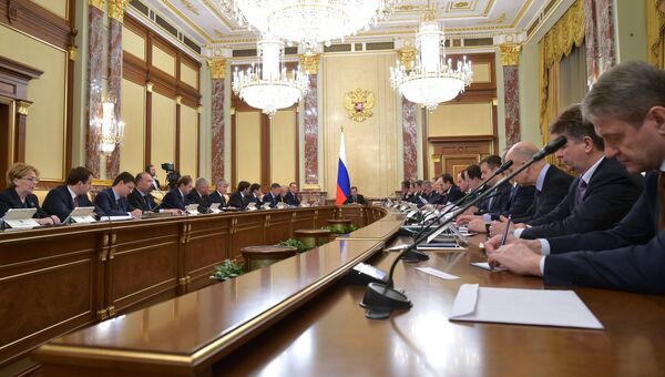 Председатель правительства РФ Дмитрий Медведев проводит совещание с членами кабинета министров РФ. Архивное фото