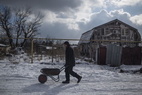 Жители села Веселое Донецкой области получают уголь