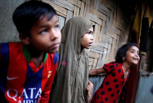 Дети в лагере для беженцев в Текнафе, Бангладеш