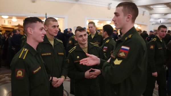 Зрители перед выступлением нового состава ансамбля песни и пляски Российской армии имени А. В. Александрова в Центральном академическом театре Российской армии в Москве Зрители перед выступлением нового состава ансамбля песни и пляски Российской армии имени А. В. Александрова в Центральном академическом театре Российской армии в Москве
