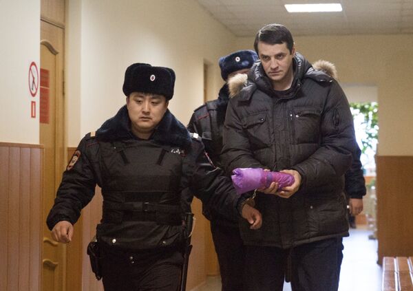 Бывший советник губернатора Сахалинской области Андрей Икрамов, обвиняемый в получении взяток вместе с экс-губернатором Александром Хорошавиным в Южно-Сахалинском городском суде Бывший советник губернатора Сахалинской области Андрей Икрамов, обвиняемый в получении взяток вместе с экс-губернатором Александром Хорошавиным в Южно-Сахалинском городском суде