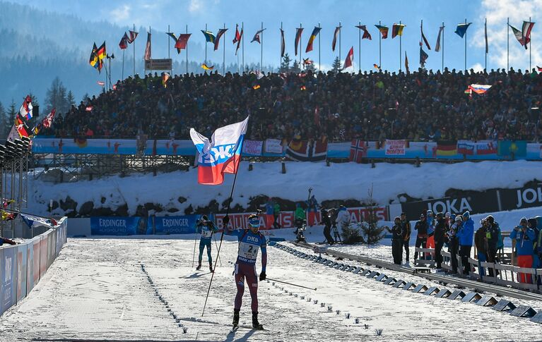 Антон Шипулин (Россия) на финише эстафеты среди мужчин на чемпионате мира по биатлону в австрийском Хохфильцене