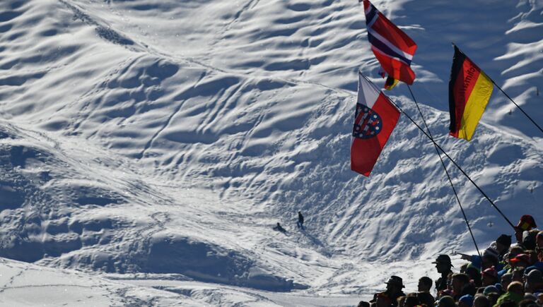 Зрители во время масс-старта среди женщин на чемпионате мира по биатлону в австрийском Хохфильцене