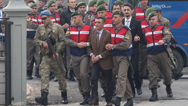Участники попытки покушения на президента Турции Тайипа Эрдогана перед началом суда в городе Мугла. 20 февраля 2017