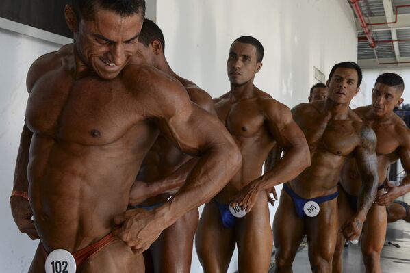 Участники соревнования по бодибилдингу Mr. Olympia Amateur South America в Колумбии